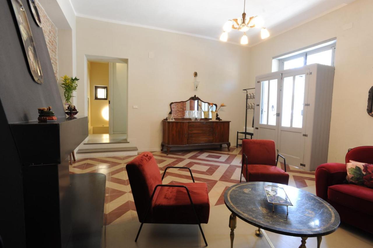 לינה וארוחת בוקר Vaccarizzo Albanese Palazzo Scura מראה חיצוני תמונה