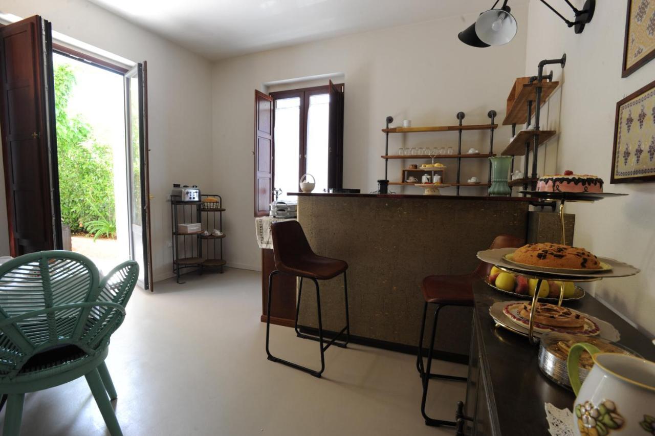 לינה וארוחת בוקר Vaccarizzo Albanese Palazzo Scura מראה חיצוני תמונה